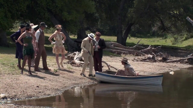 American Idol X: Hot meeting in vintage clothes in the countryside