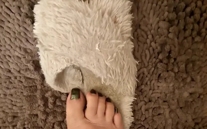 Madame SkorpSolez: Just Sold These Slippers