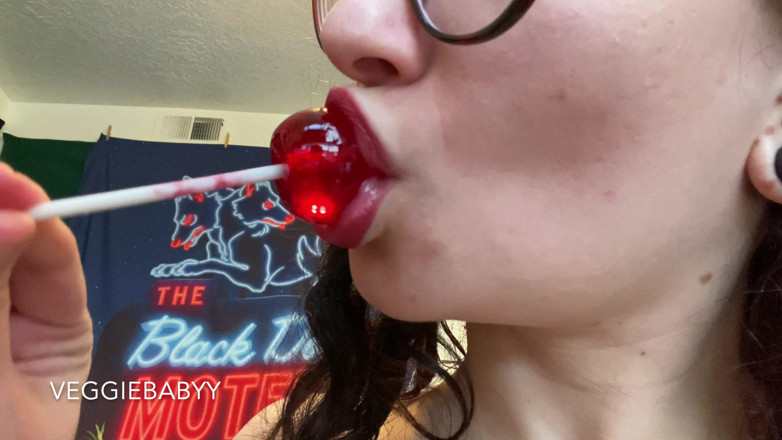 Veggiebabyy: 4K up-close Lollipop Oral Fixation
