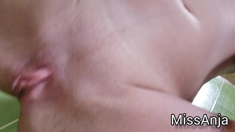 MissAnja_FH: Creamy Pussy Peeing