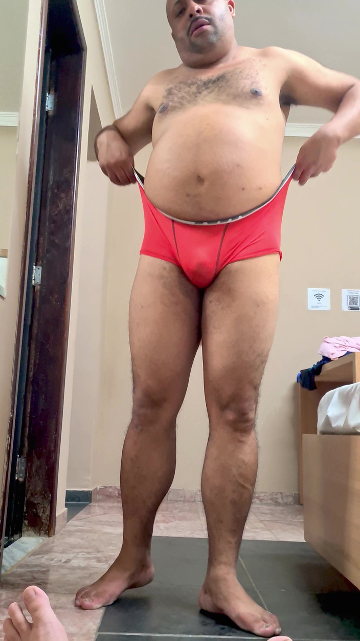 Punchbagplz: Bearzinho Black - 第一人称视角高跟鞋体验