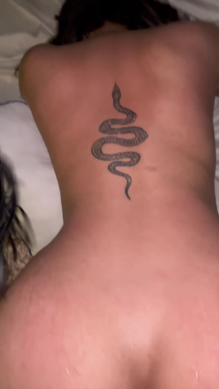 Tatto womane: BDSM 고환이 격렬하게 박히며 큰 신음과 함께 섹스를 한다