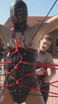 Bondage saindo chicoteando humilhante