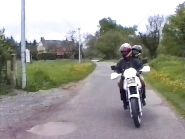 Monde Francais: Sexy blonďatá kočka z Francie má zničenou vlhkou kundičku