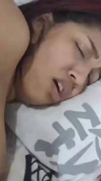 ホットブルネットは、私はニューヨークから来た多くの男性と性交することを熱望しています