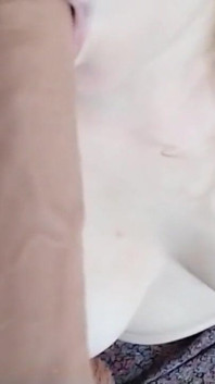 Sexy miLF tettona succhia un grosso dildo - calda femmina solista - rallentatore