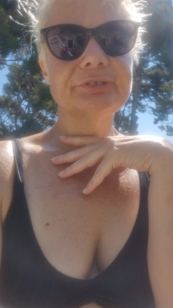 Sofy13: Exhib at the Pool