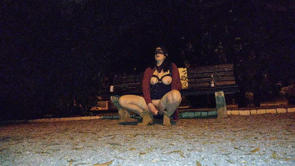 Toilet Mommy: Cewek Ini Dikendalikan Dan Diikat Dengan Legging Ketat & Sepatu Bot...