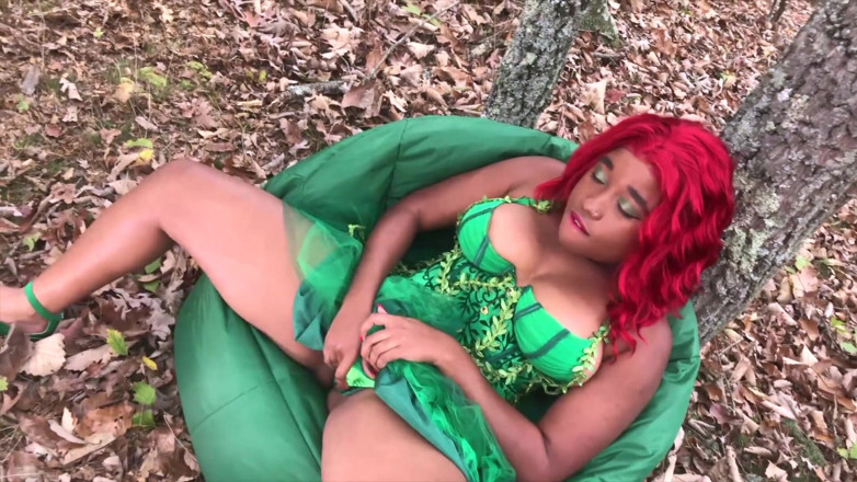 Super Hot Films: Halloween pussy play as Poison Ivy / Nina Rivera