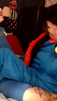 Lesbisk Cosplay Mario och Luigi Scissoring