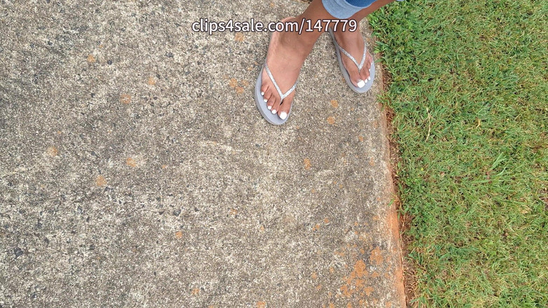 Foot Patrol: Capucha ébano grandota con jugosos dedos de los pies