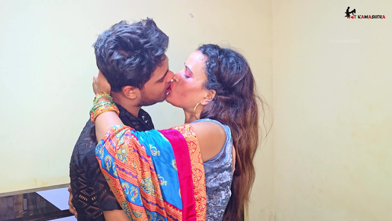 HOTKAMASUTRA: desi bhaabhi ki choot men viry