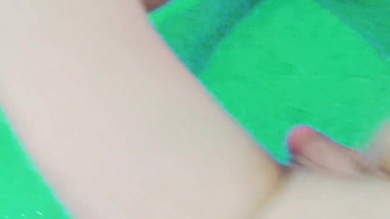 Kitty_Cross: 안경을 쓰고 웃으며 바라보는 오지는 트랜스 미녀