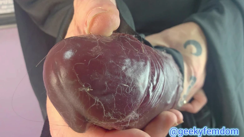 Geeky Femdom: Кричащая девственница, лазейка