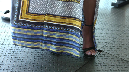 Loveherfeet: seksi chudaee vaali milf(chodne laayak mammi) amia Miley apne pairon...