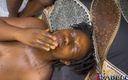 African Beauties: Versaute isabella liebt speichel und pissend duschen