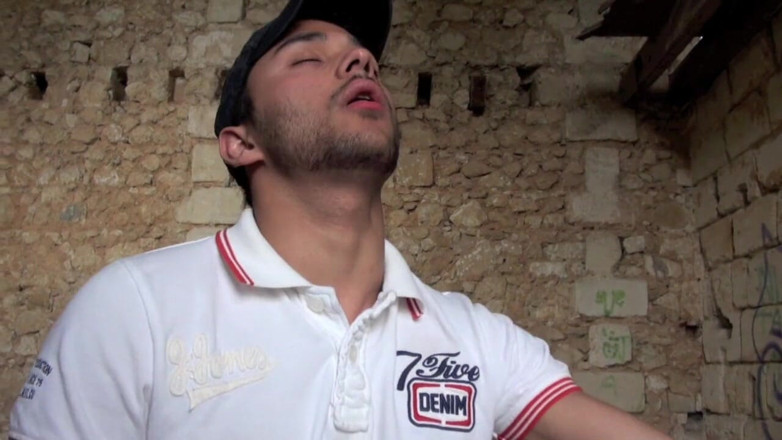 Discret Cruising sex: Troia scopata a sospensore da un latino all'aperto