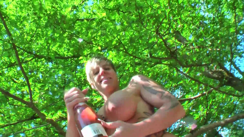 Lesbian Stories: Mature lesbians fisting and pissing