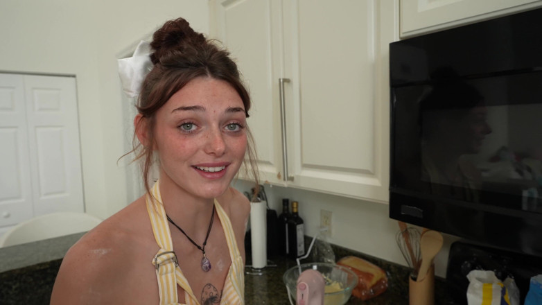 Teen StepSis: Stiefschwester daisy love backt &amp;squirtet auf meinen schwanz im küchensex