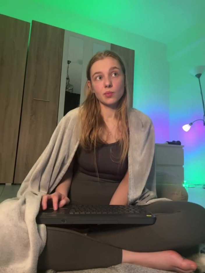 JuiceLussie: Jezte moji pannu Chutnou kundičku, zatímco já to masturbuji