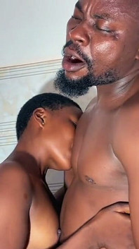 Mon ex est venu me payer ses derniers respects en me donnant le meilleur sexe que j’ai jamais eu, en suçant mon énorme grosse bite