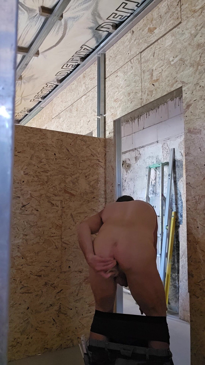 Chris_snoopy_91: Спекотний день на будівельному майданчику, частина 7/9, пестощі пальцями, мінет з ділдо, трах з ділдо