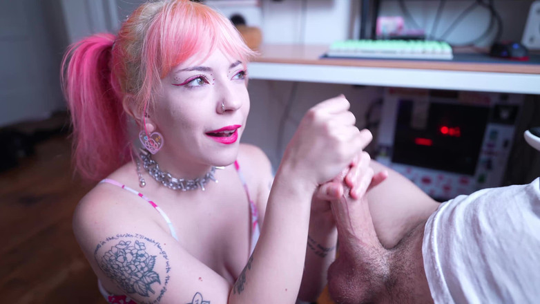 lilredvelvettt: Sweet GF Cuckolding and Sph HJ