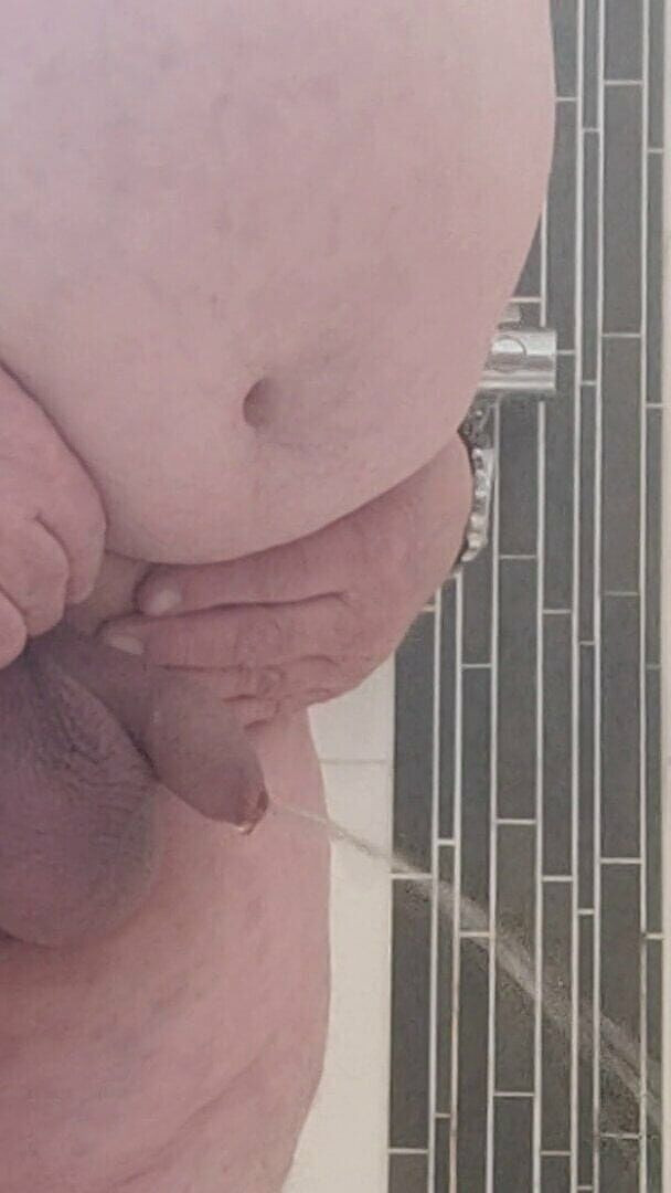 Karlchengeil: Prysznic gry z bliska