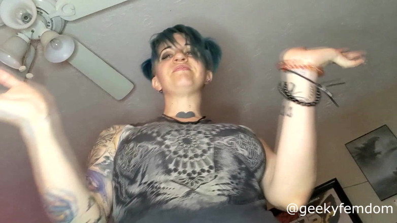 Geeky Femdom: Capturando a Chris el cumpleaños