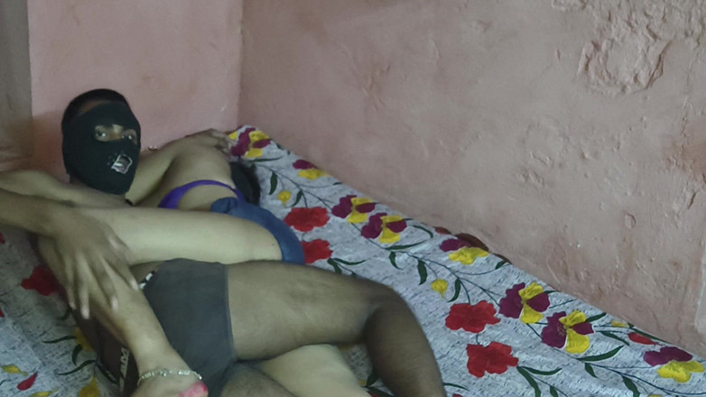 Nehatop123: インド人カップルがホットなバビ巨乳にキス