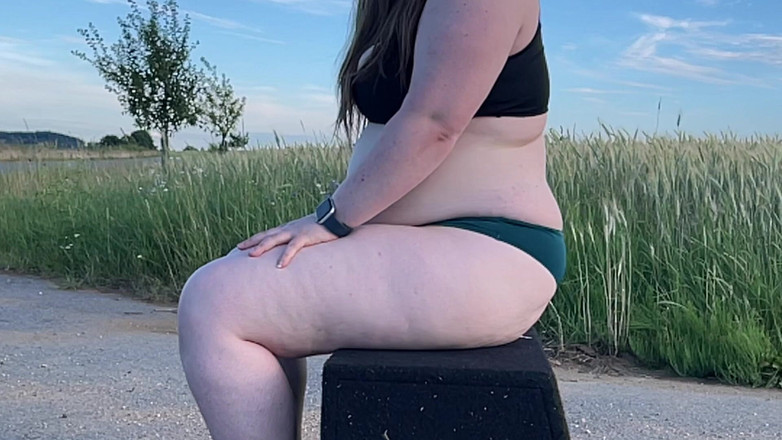 BeachBallsDuo: 10 velmi měkkých gumových koulí rozdrceno agresivně! Bigbootylucy a Dragon...