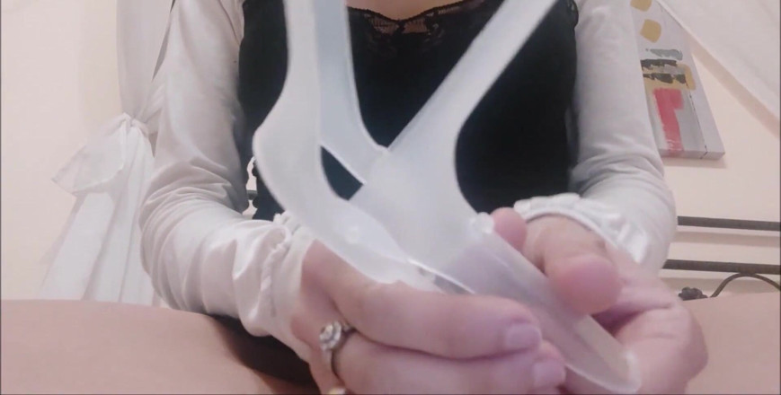 savannahamatoriale: With the Speculum I Can Proceed to the Internal Visit...
