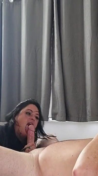 Domowy sextape jebanie w nowej lateksowej sukience Pt2