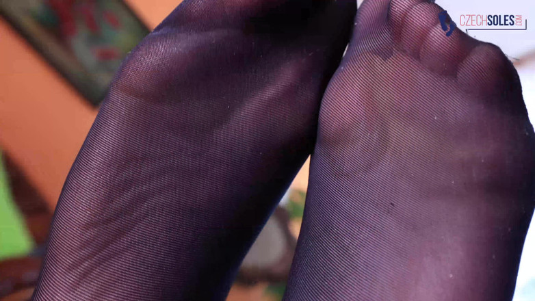 Czech Soles - foot fetish content: 노예의 패자를 핥는 여신과 그녀의 신발