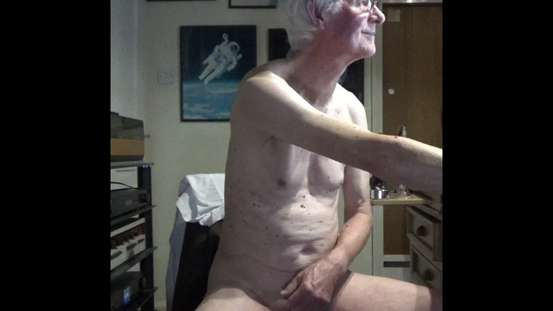 bigears: Bavarder Après Se Déshabiller Puis Se Branler Pour Du Bon...