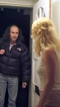 Heiße blonde amateur-MILF in ihrer küche fotografiert