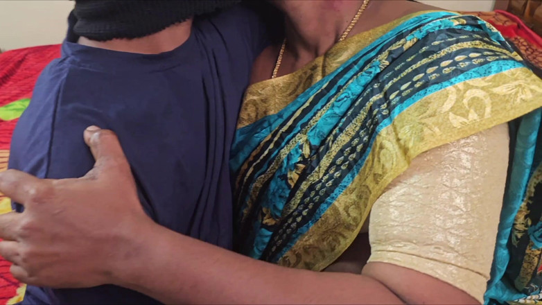 Chennaiponnu: Dì Tamil với cậu bé hàng xóm làm tình tamil...