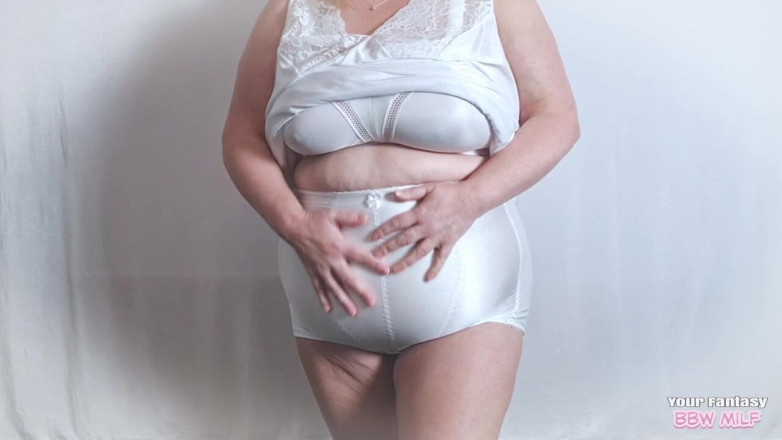 BBW_Wife: Cewek pantat bahenol dengan celana dalam tembus pandang - lihat apa...