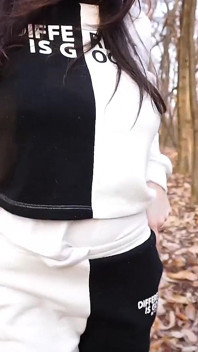 Harter blowjob im wald (mit schlucken) zu einem haarigen schwanz