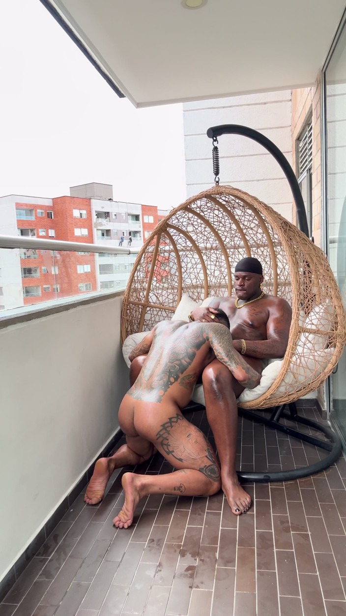 DADDYBLACKXXX: ช่างสร้างตัวโคลอมเบียเย็ดกับควยดําใหญ่ American Zaddy