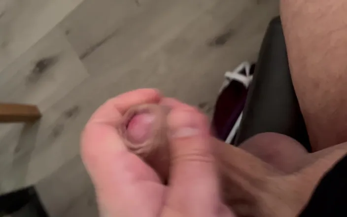 Middleuncut: Horny Masturbation