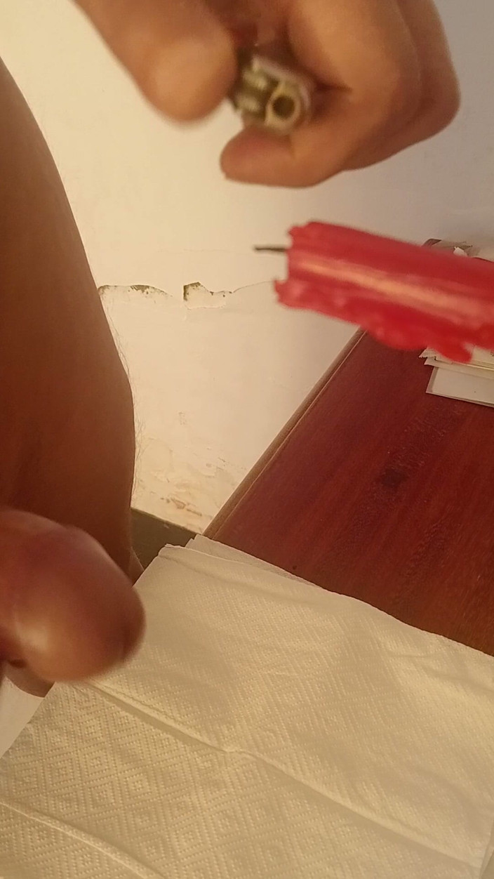 LoveCumInMouth: Cire de bougie chaude sur une bite éjaculation