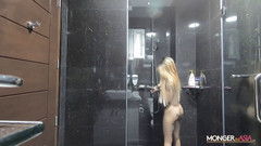 Monger In Asia: Potetovaná teenagerka je impregnována sexuálním turistou