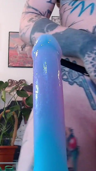 Dildo lecken und reiten, nahaufnahme