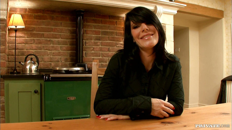 Private.com: Pantat bahenol cewek rambut cokelat dengan toket besar ini dientot...