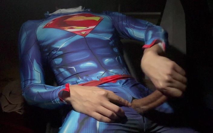 SinglePlayerBKK: Superman tailandese e il sex toy.