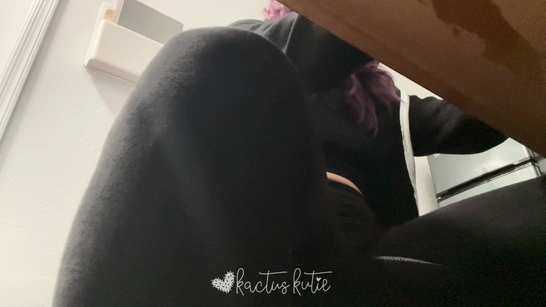 kactus kutie: Masturbation avec un stylo au travail