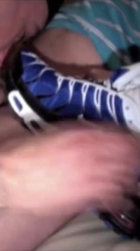 Arab slut submissed to the sneakers of his 2 friends
