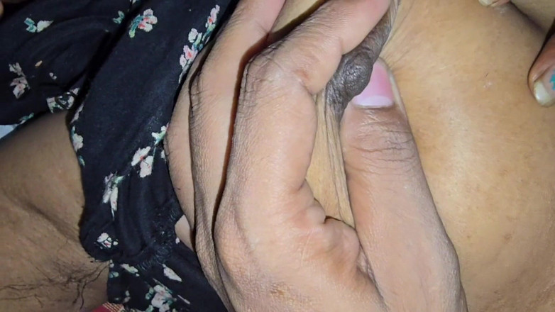 SafeRosebush8: 性感的胸罩操逼视频xxxindian以不同的风格啪和很多阴户出来