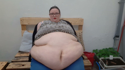 SSBBWLadyBrads: SSBBW secret garden belly play